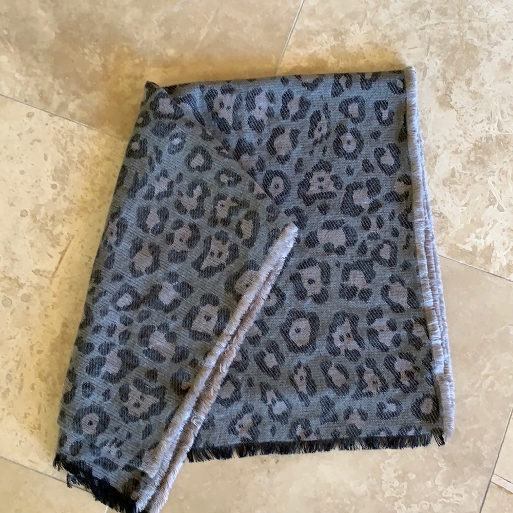 Stella and Dot  Blanket Wrap Scarf